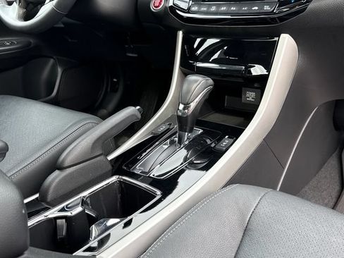 Used 2017 Honda Accord EX-L image 25