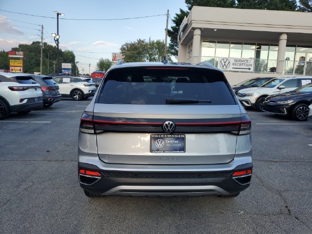 Certified 2025 Volkswagen Taos SE w/ Black Wheel Package FWD image 5