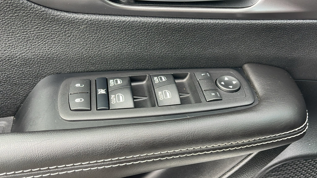 Used 2026 Chrysler Pacifica Select FWD image 16