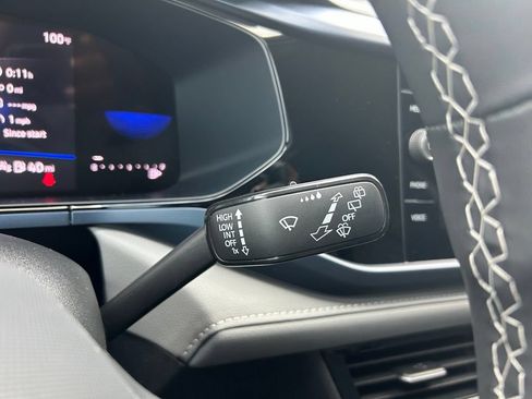 Certified 2024 Volkswagen Taos SE FWD image 24