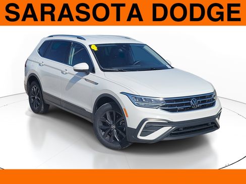 Used 2024 Volkswagen Tiguan SE image 1