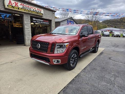 Used 2019 Nissan Titan PRO-4X image 4