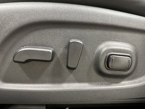 Used 2018 Nissan Pathfinder SL w/ Midnight Edition Package FWD image 16