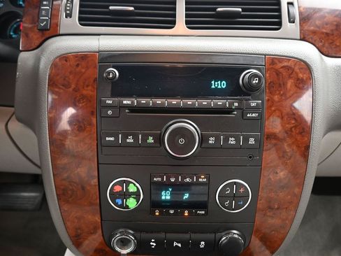 Used 2013 Chevrolet Suburban LT RWD image 12