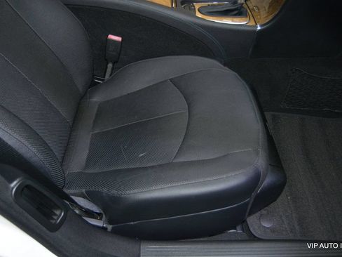 Used 2009 Mercedes-Benz E 550 Sedan image 17