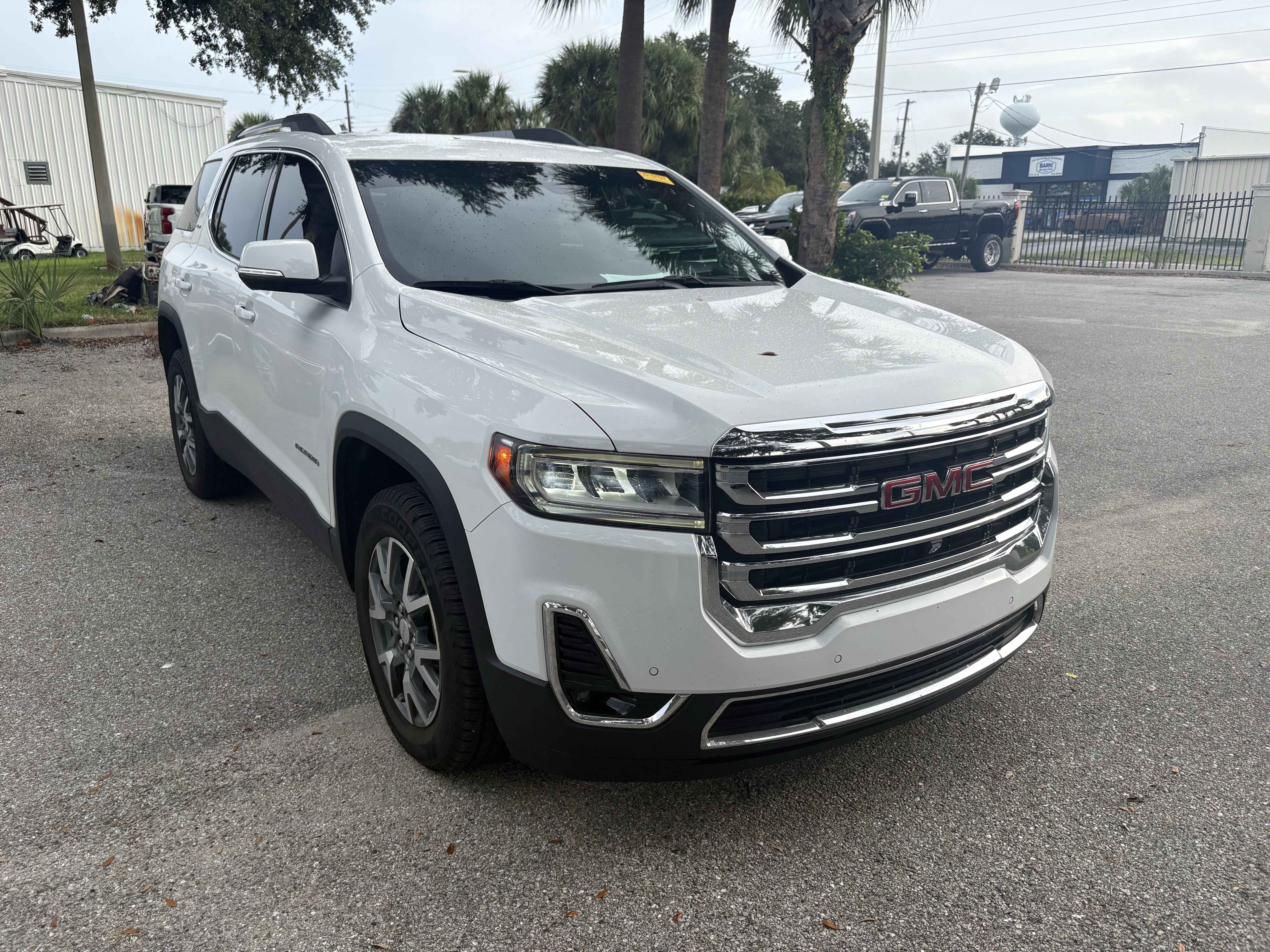 Used 2022 GMC Acadia SLT w/ Technology Package FWD image 1