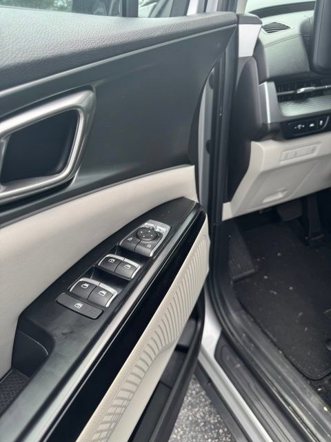 Used 2023 Kia Carnival LX FWD image 38
