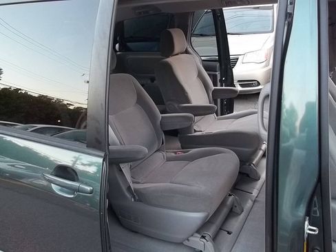 Used 2004 Toyota Sienna LE w/ LE Pkg 7 FWD image 10