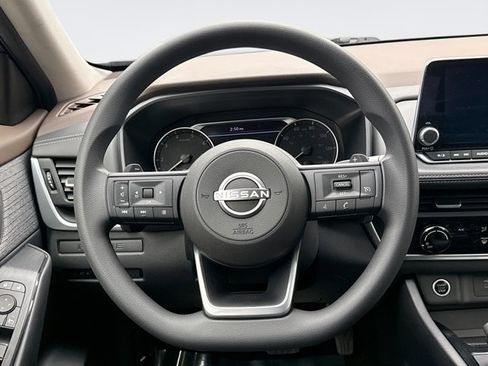 Used 2023 Nissan Rogue S image 12