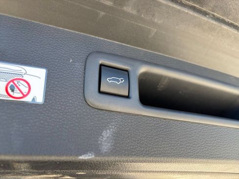 Used 2025 Toyota Highlander LE FWD image 23