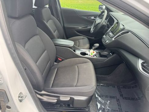 Used 2025 Chevrolet Malibu LT FWD image 14
