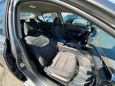 Used 2025 Nissan Altima 2.5 SV image 27