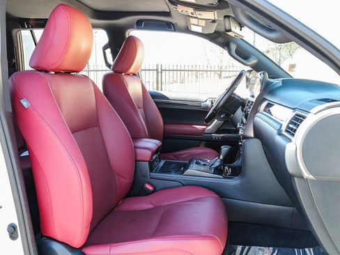 Used 2022 Lexus GX 460 Premium w/ Premium Package image 19