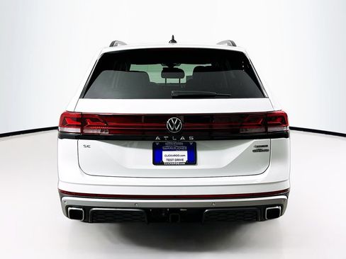Used 2025 Volkswagen Atlas Peak Edition SE AWD/4WD image 16