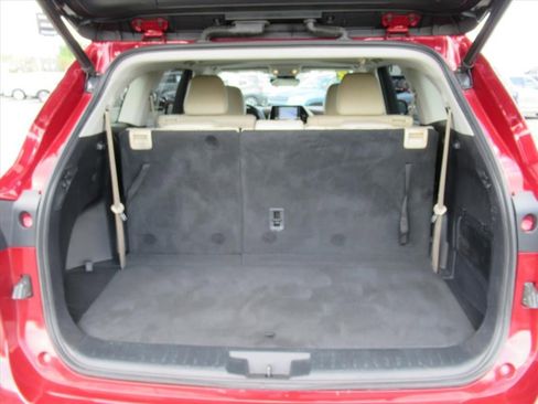Used 2022 Toyota Highlander XLE AWD/4WD image 35