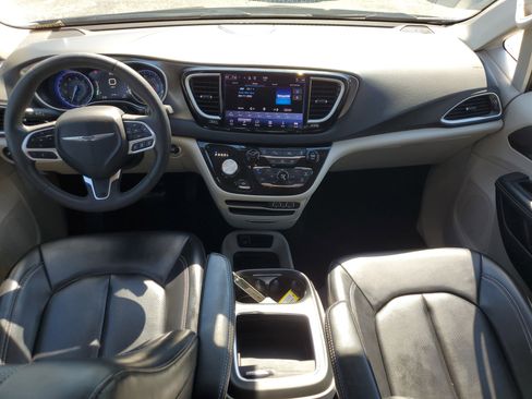 Used 2023 Chrysler Pacifica Touring-L FWD image 15
