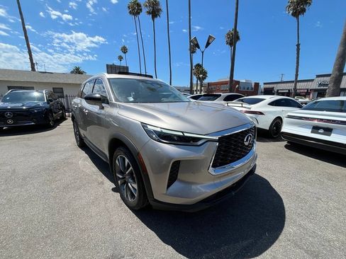 Used 2023 INFINITI QX60 Luxe w/ Cargo Package FWD image 3