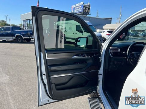 Used 2022 Jeep Grand Wagoneer Series I image 26