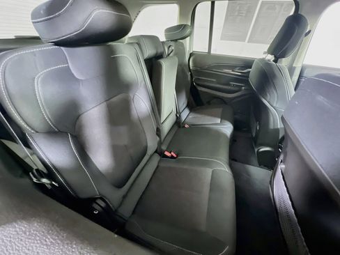 Used 2023 Jeep Grand Cherokee Laredo w/ Luxury Tech Group I AWD/4WD image 26