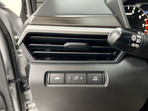 Used 2024 Nissan Altima 2.5 SV image 18