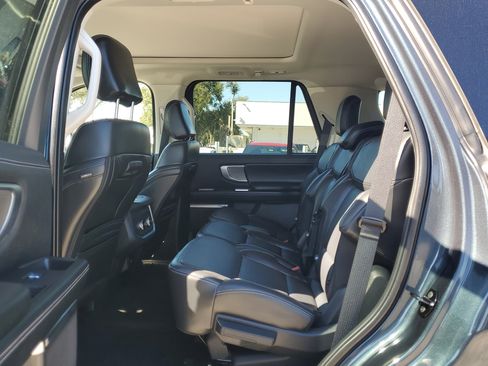 Certified 2025 Ford Expedition Platinum image 14