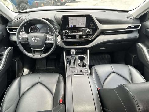 Used 2023 Toyota Highlander XLE FWD image 10
