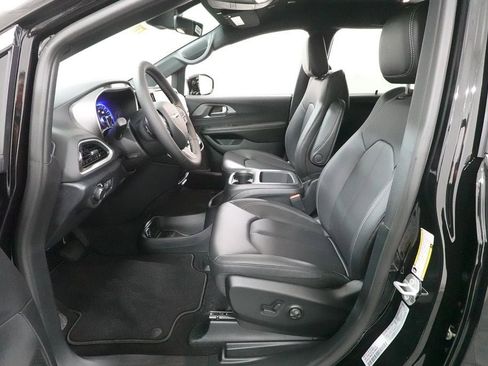 New 2026 Chrysler Voyager LX FWD image 22
