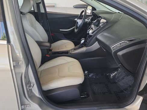 Used 2016 Ford Focus Titanium FWD image 25