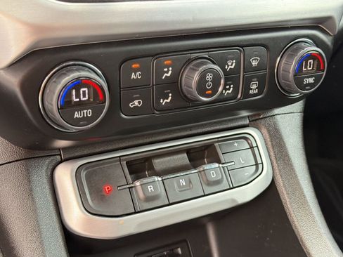 Certified 2023 GMC Acadia SLT w/ Elevation Edition FWD image 19