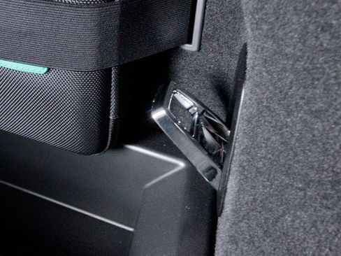 Certified 2025 Volvo XC90 T8 Plus w/ Protection Package Premier image 9