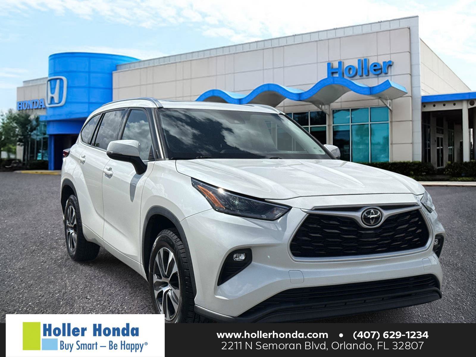 Used 2021 Toyota Highlander XLE FWD image 1