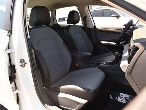 Used 2025 Volkswagen Jetta SE FWD image 21