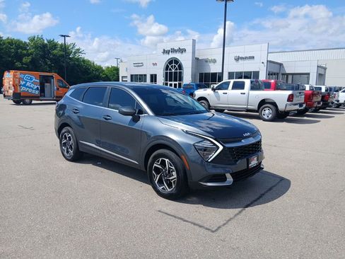Used 2024 Kia Sportage LX AWD/4WD image 2