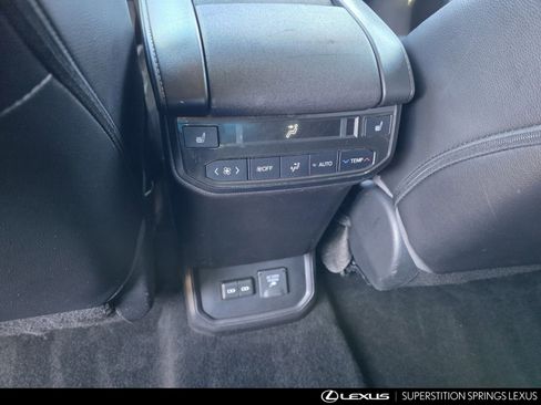 Used 2023 Toyota Highlander Platinum FWD image 29