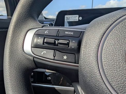 Used 2025 Kia Sportage LX FWD image 20