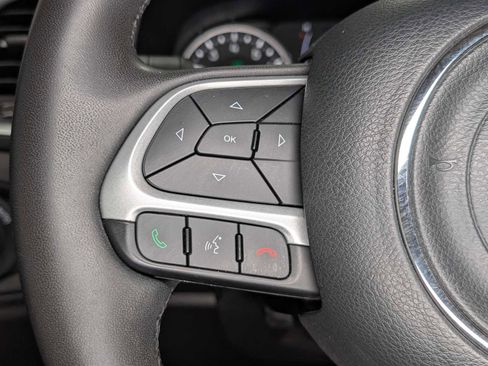 Used 2018 Jeep Renegade Latitude AWD/4WD image 35
