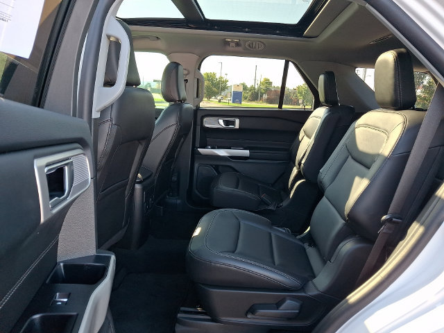 Used 2023 Ford Explorer XLT w/ Equipment Group 202A AWD/4WD image 11