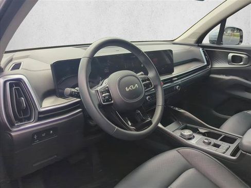 Used 2025 Kia Sorento EX AWD/4WD image 9