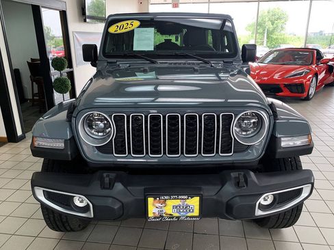 Used 2025 Jeep Wrangler Unlimited Sahara w/ Safety Group AWD/4WD image 8