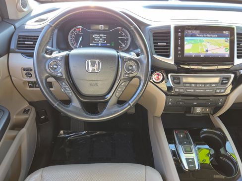 Used 2018 Honda Pilot Elite image 12