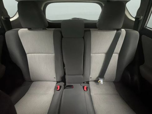 Used 2014 Toyota RAV4 LE AWD/4WD image 18