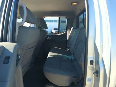 Used 2015 Nissan Frontier SV image 13