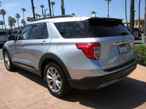 Used 2020 Ford Explorer XLT w/ Equipment Group 202A RWD image 2