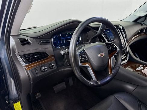 Used 2020 Cadillac Escalade Luxury image 7