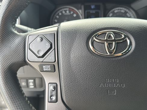 Certified 2021 Toyota Tacoma TRD Off-Road AWD/4WD image 10