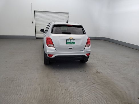 Used 2021 Chevrolet Trax LS w/ Tint and Cruise Package FWD image 6