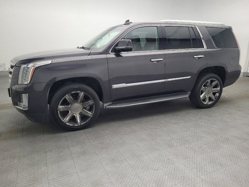Used 2016 Cadillac Escalade Luxury image 2