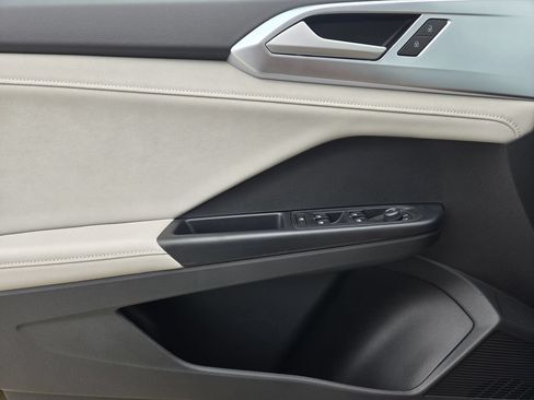New 2026 Volkswagen Taos SE FWD image 24
