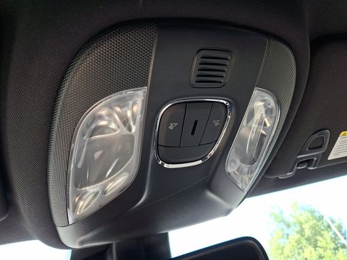 Used 2025 Jeep Compass Trailhawk AWD/4WD image 28