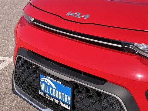 Used 2022 Kia Soul LX image 11